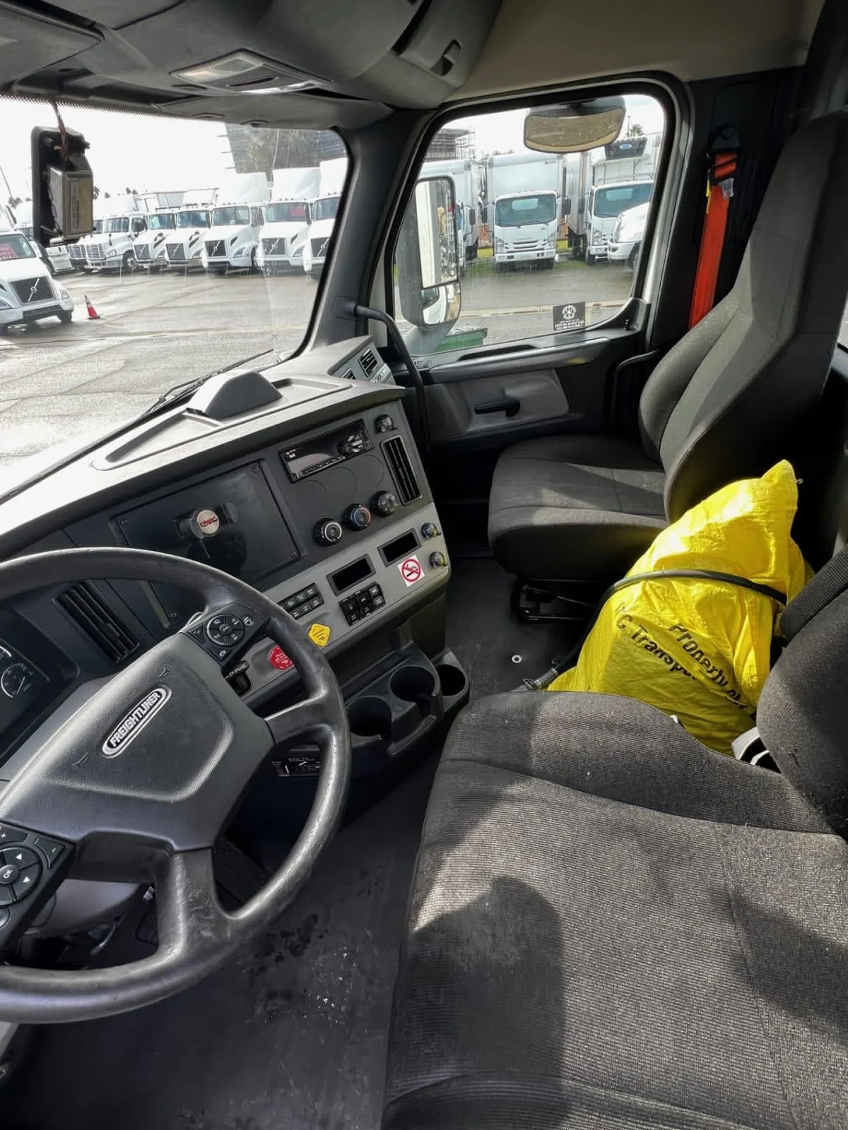 2019 Freightliner Cascadia in Phoenix, AZ — photo 7
