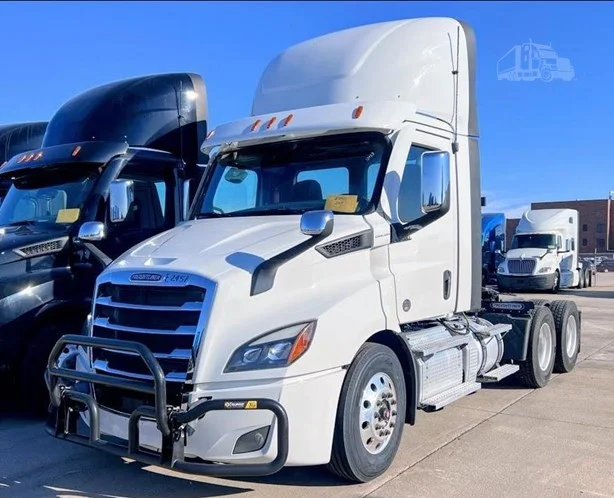 2023 Freightliner Cascadia in Location: Lithia Springs, GA — photo 5