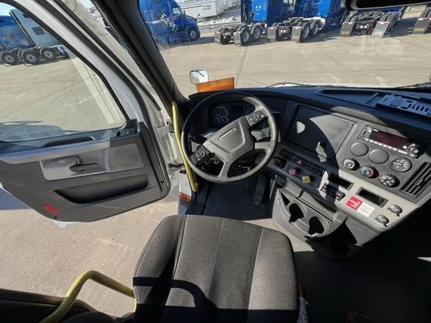 2023 Freightliner Cascadia in Location: Lithia Springs, GA — photo 13