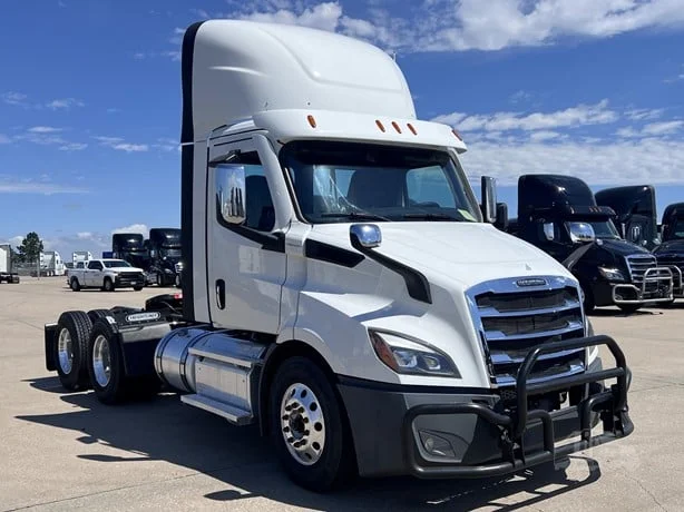 2023 Freightliner Cascadia in Location: Lithia Springs, GA — photo 3