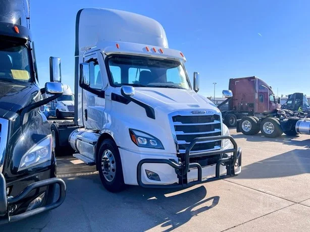 2023 Freightliner Cascadia in Location: Lithia Springs, GA — photo 6