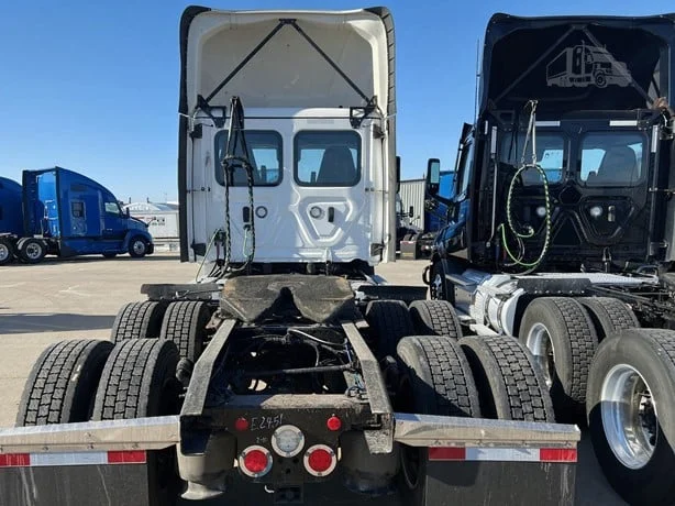 2023 Freightliner Cascadia in Location: Lithia Springs, GA — photo 14
