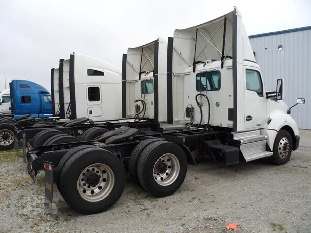 2023 Freightliner Cascadia in Location: Lithia Springs, GA — photo 8