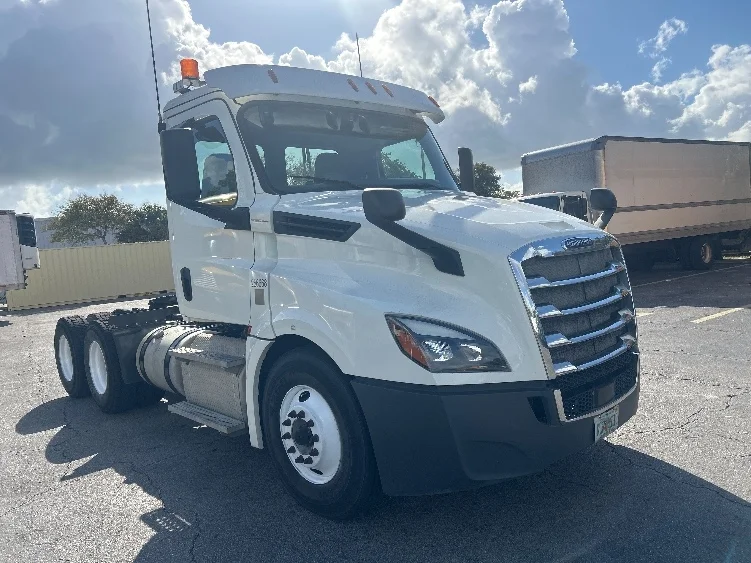 2019 Freightliner Cascadia in Medley, FL