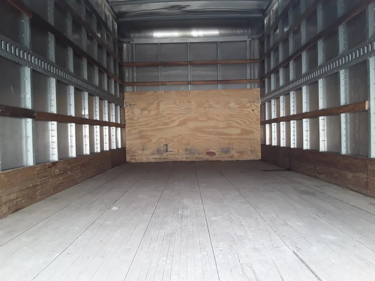 2018 Isuzu NPR - image 8