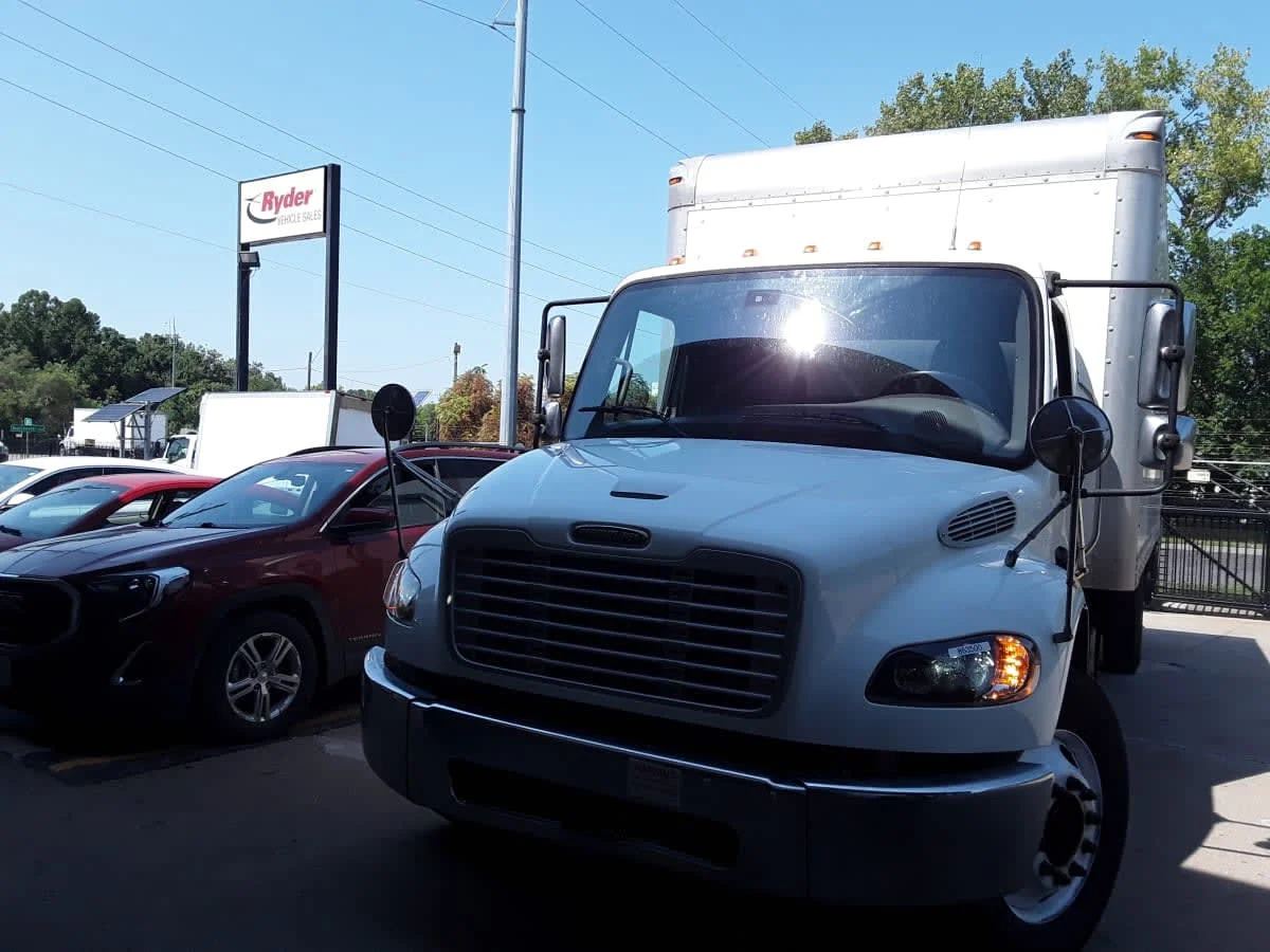 2019 Freightliner M2 106 in Kansas City, MO — photo 11