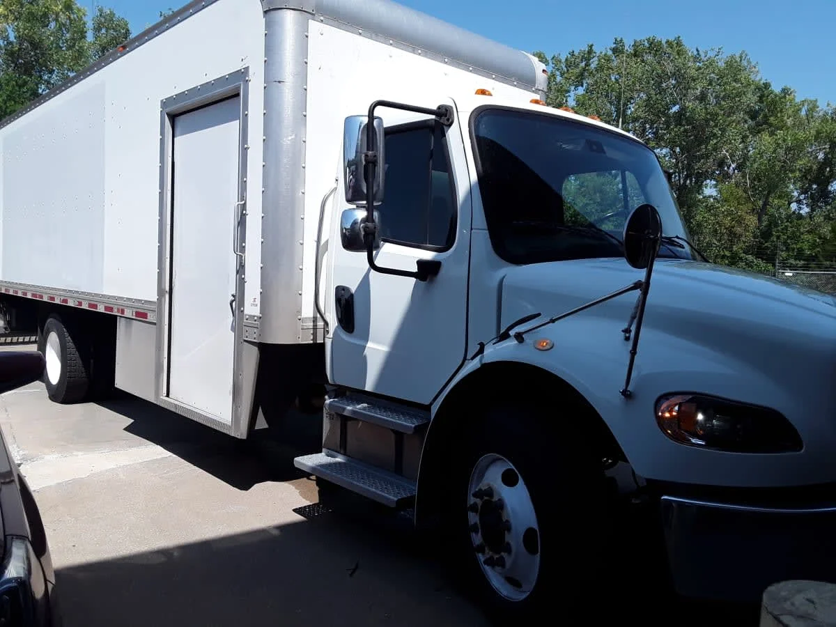 2019 Freightliner M2 106 in Kansas City, MO — photo 3