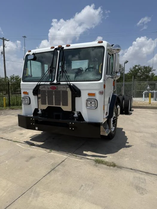 2026 Peterbilt 520 in Laredo, TX — photo 2