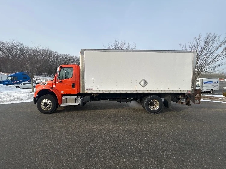 2014 Freightliner M2 106 - image 4