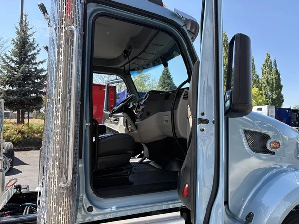 2023 Peterbilt 567 in Portland, OR — photo 18