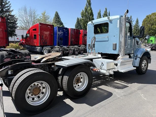2023 Peterbilt 567 in Portland, OR — photo 4