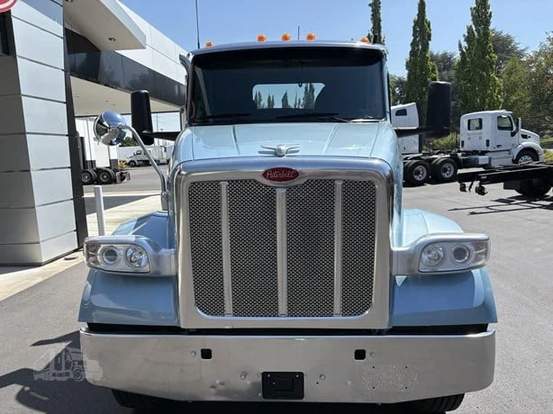 2023 Peterbilt 567 in Portland, OR — photo 2