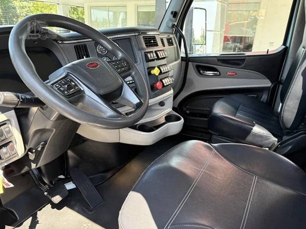 2023 Peterbilt 567 in Portland, OR — photo 14