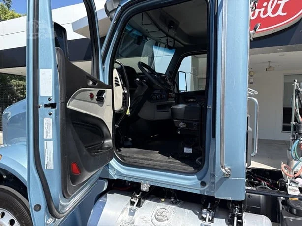 2023 Peterbilt 567 in Portland, OR — photo 12