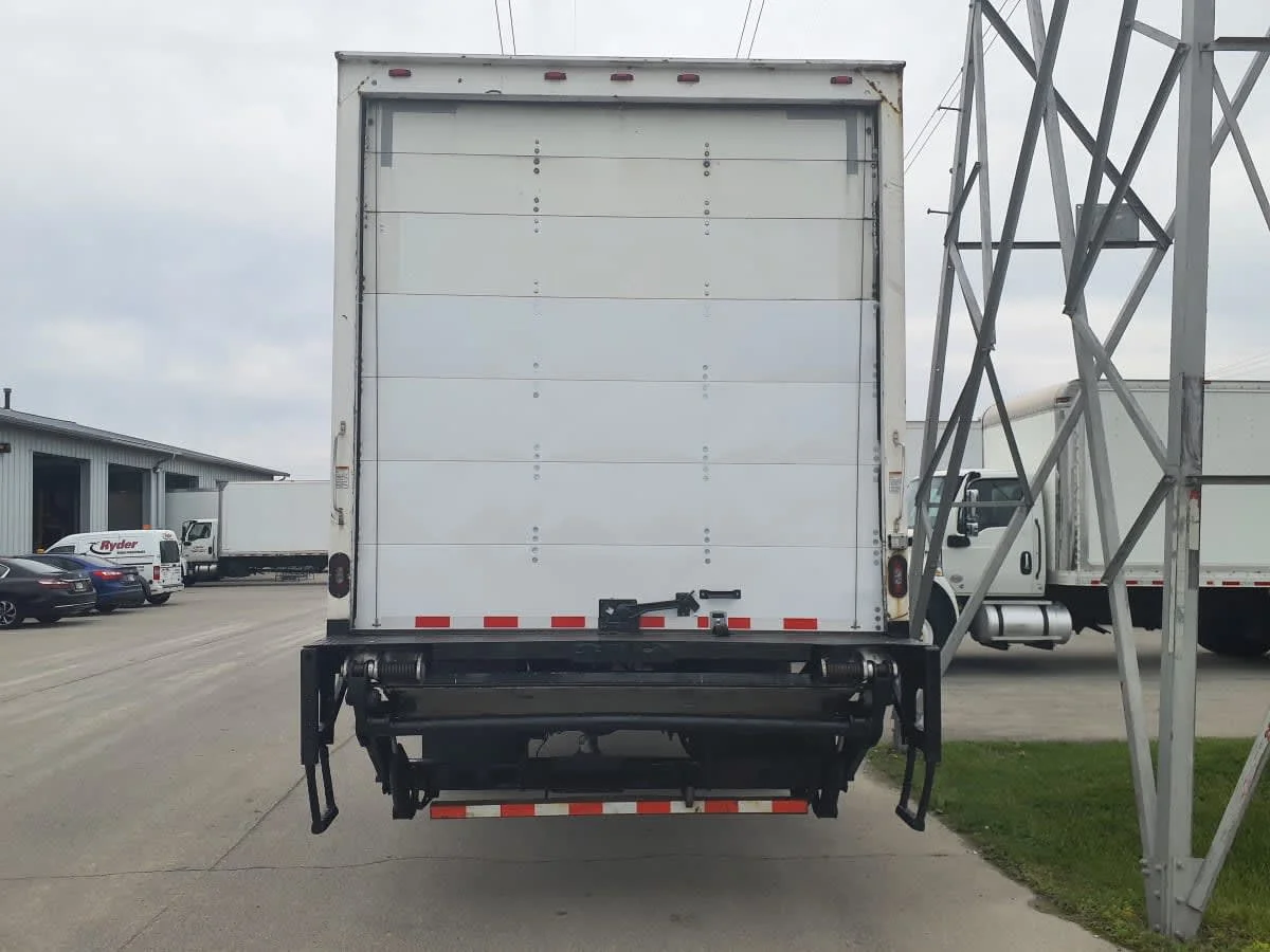 2017 Freightliner M2 106 in Indianapolis, IN — photo 5