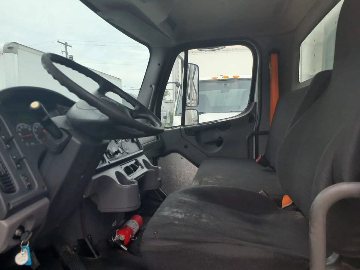 2017 Freightliner M2 106 in Indianapolis, IN — photo 7