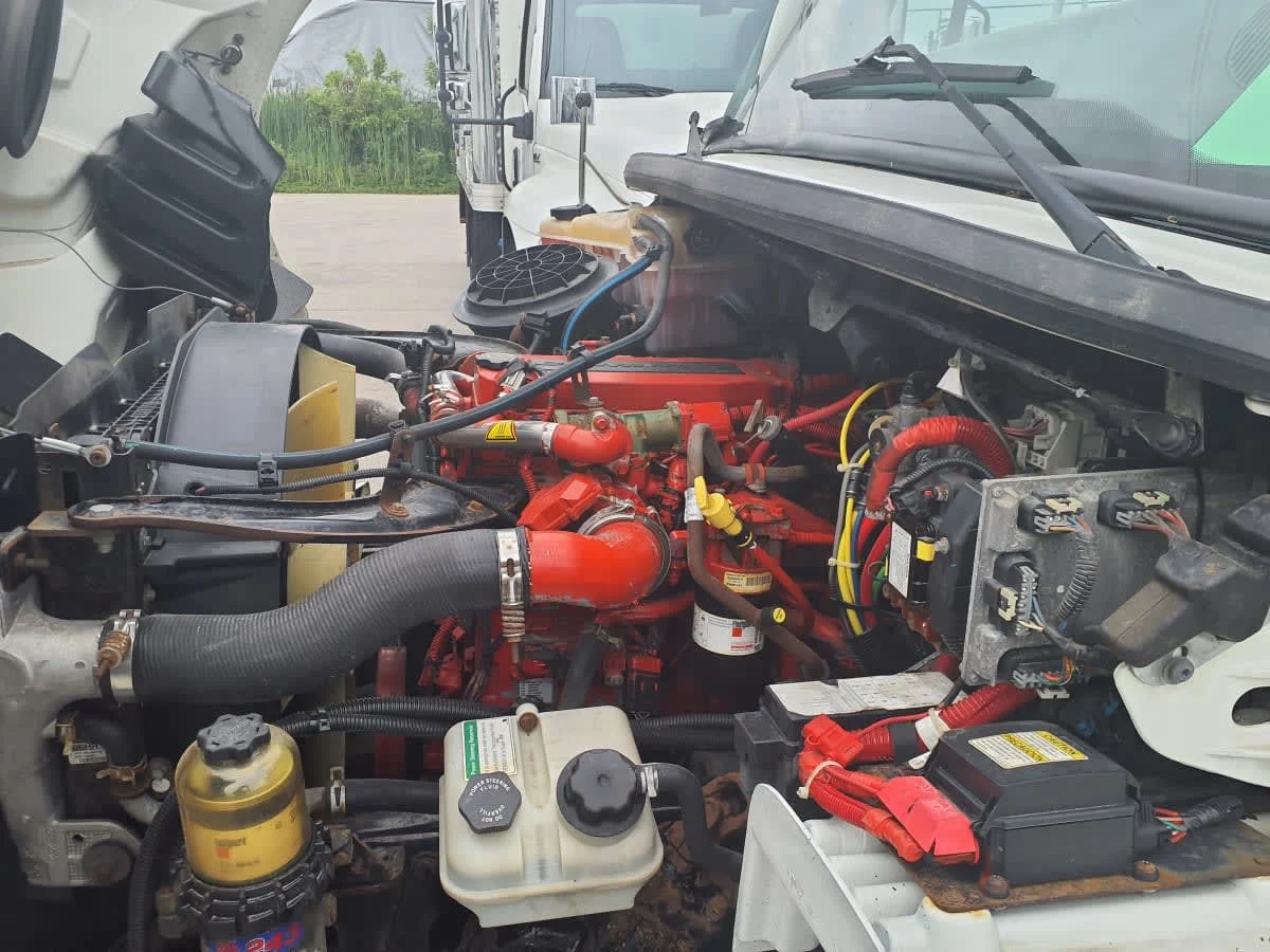 2017 Freightliner M2 106 in Indianapolis, IN — photo 9