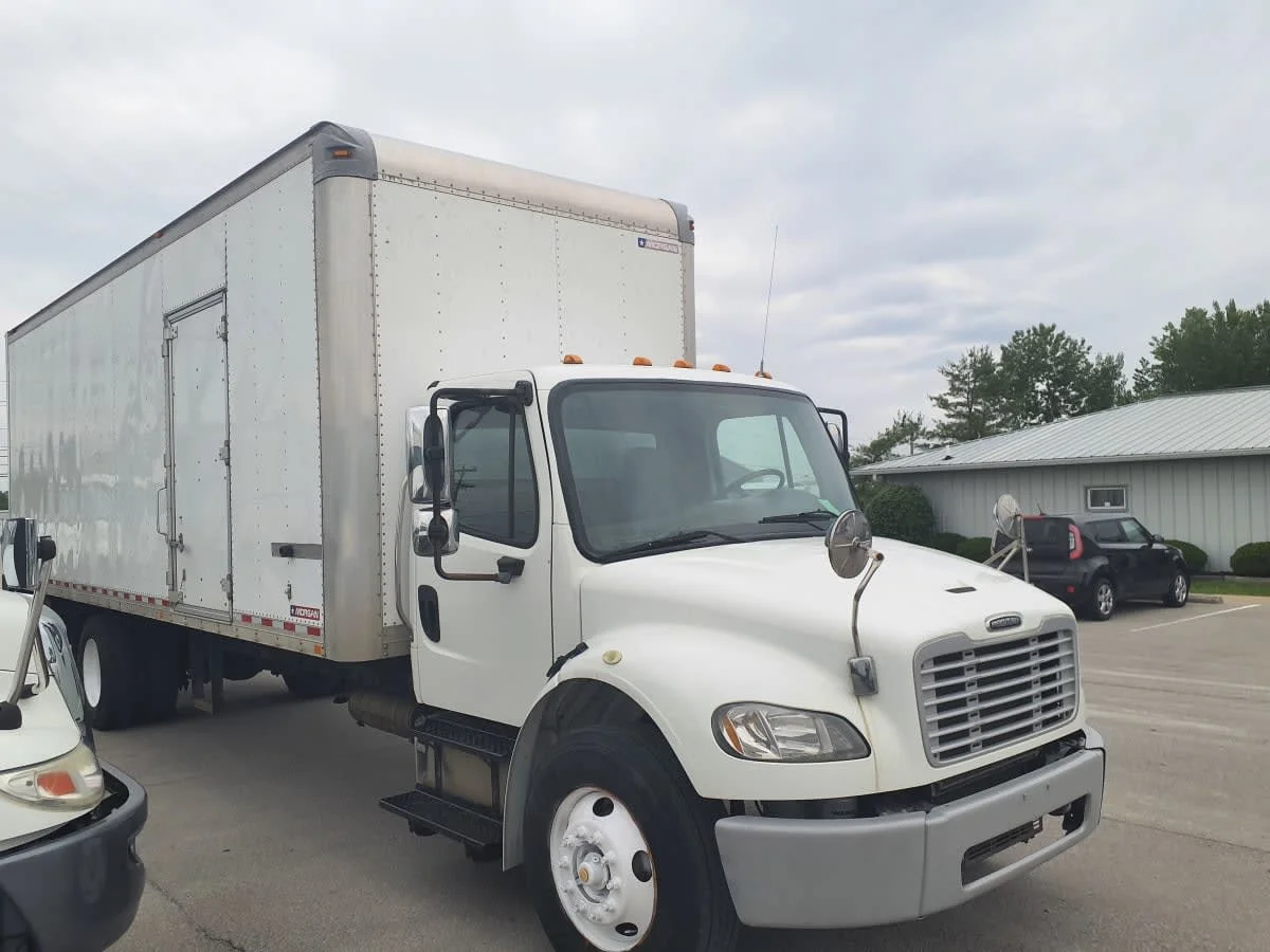 2017 Freightliner M2 106 in Indianapolis, IN — photo 3