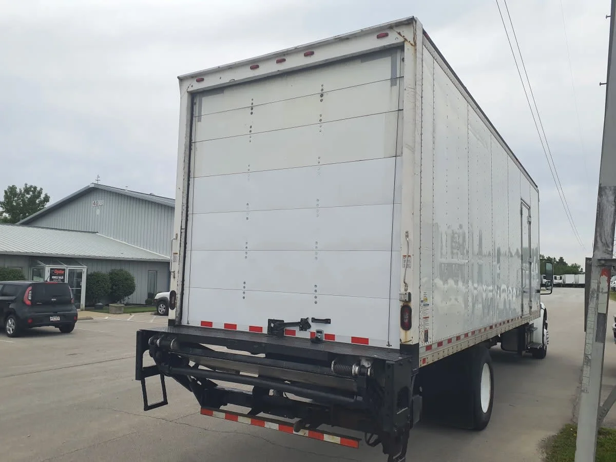2017 Freightliner M2 106 in Indianapolis, IN — photo 4