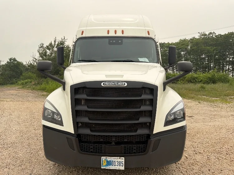 2021 Freightliner Cascadia in Reading, PA — photo 2