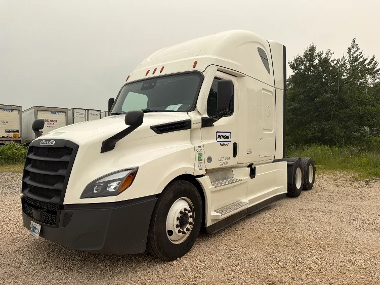 2021 Freightliner Cascadia in Reading, PA — photo 3