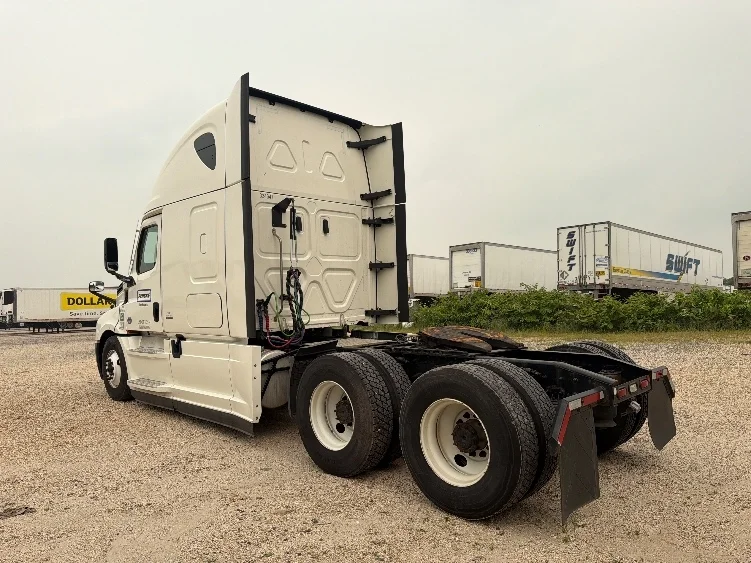 2021 Freightliner Cascadia in Reading, PA — photo 5