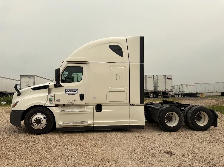 2021 Freightliner Cascadia in Reading, PA — photo 4