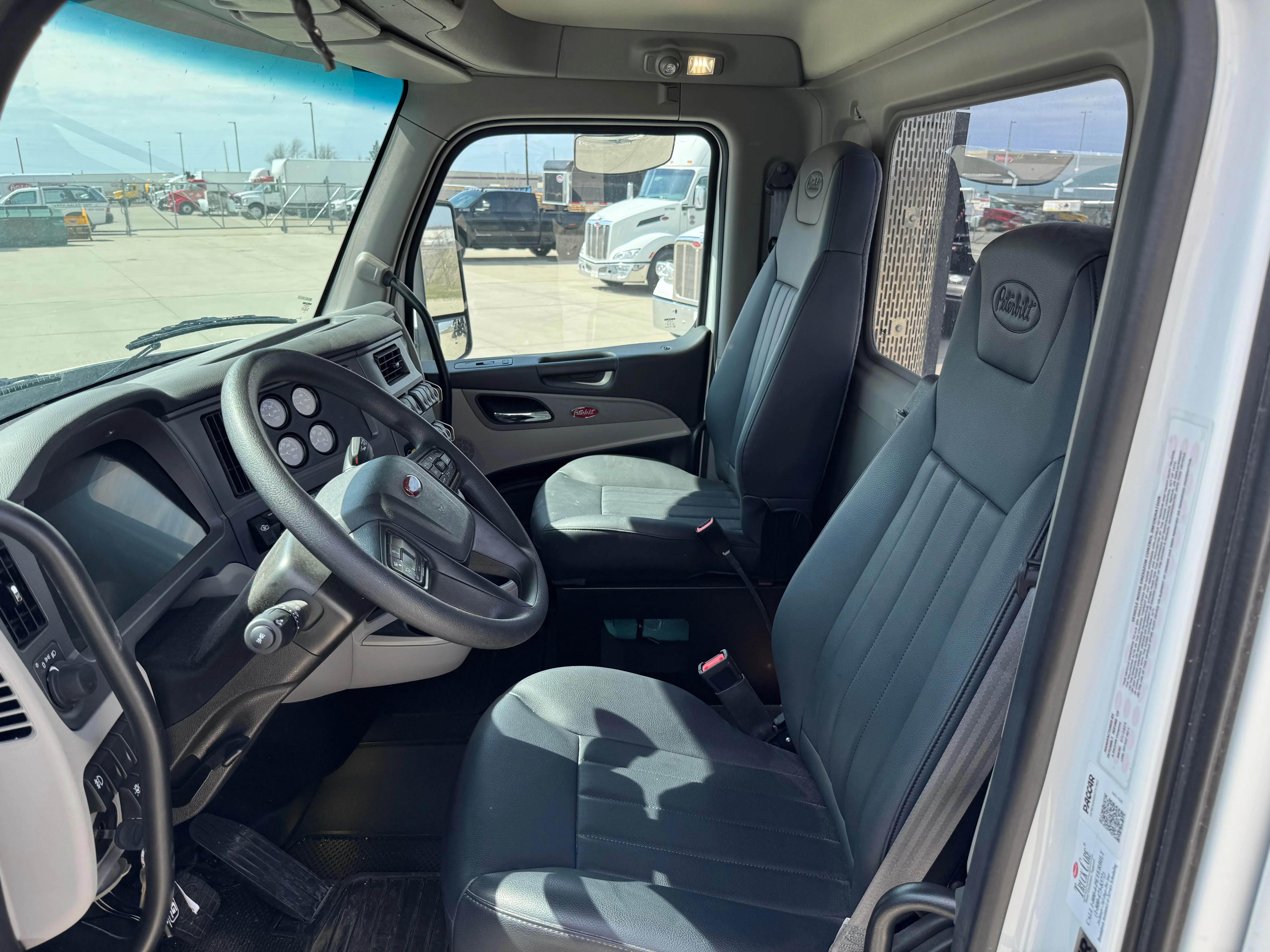 2025 Peterbilt 579 - image 11