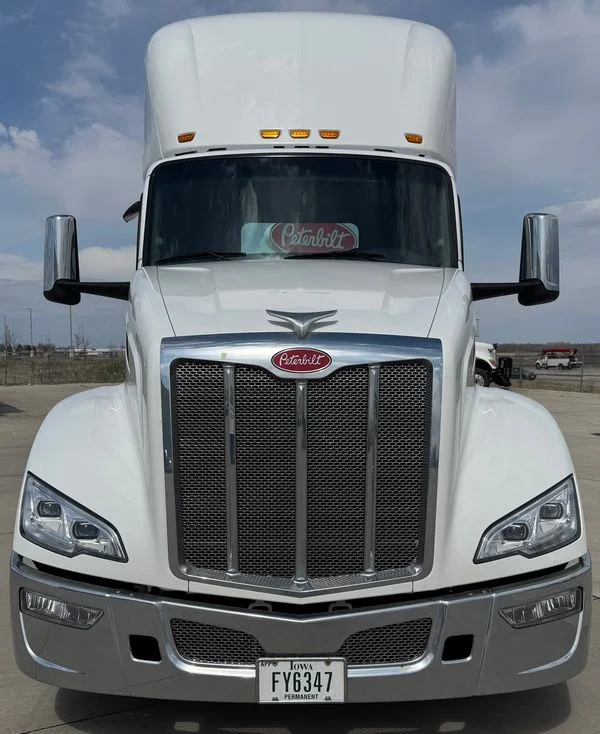 2025 Peterbilt 579 in Council Bluffs, IA — photo 2