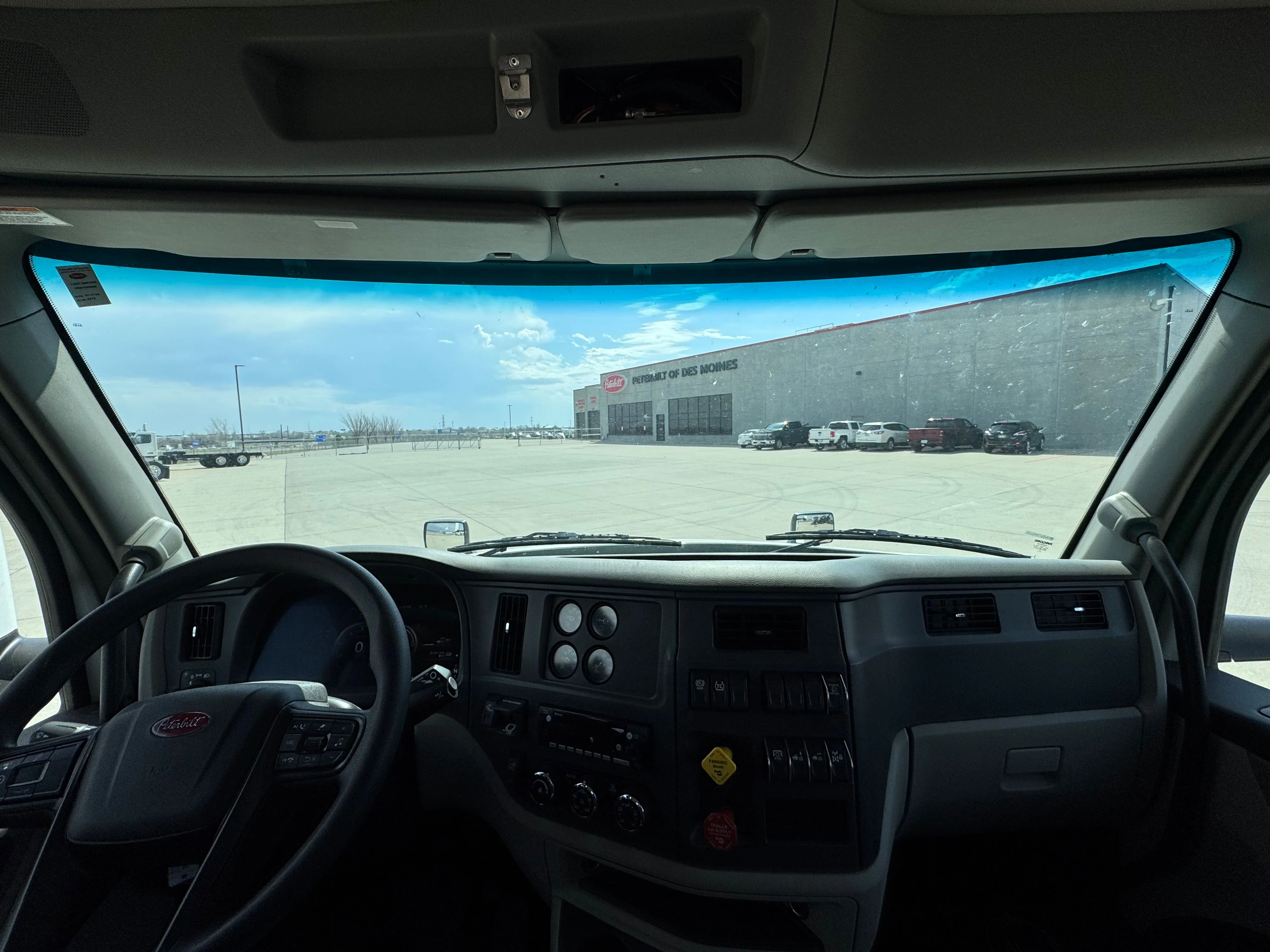 2025 Peterbilt 579 - image 12