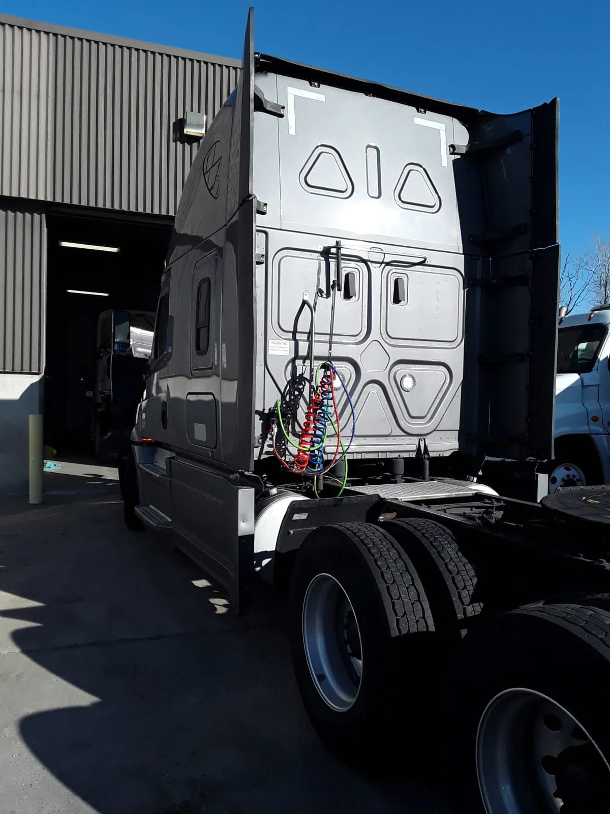 2020 Freightliner Cascadia in Kansas City, MO — photo 6