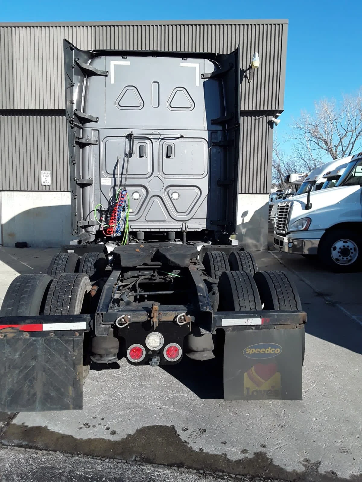 2020 Freightliner Cascadia in Kansas City, MO — photo 5