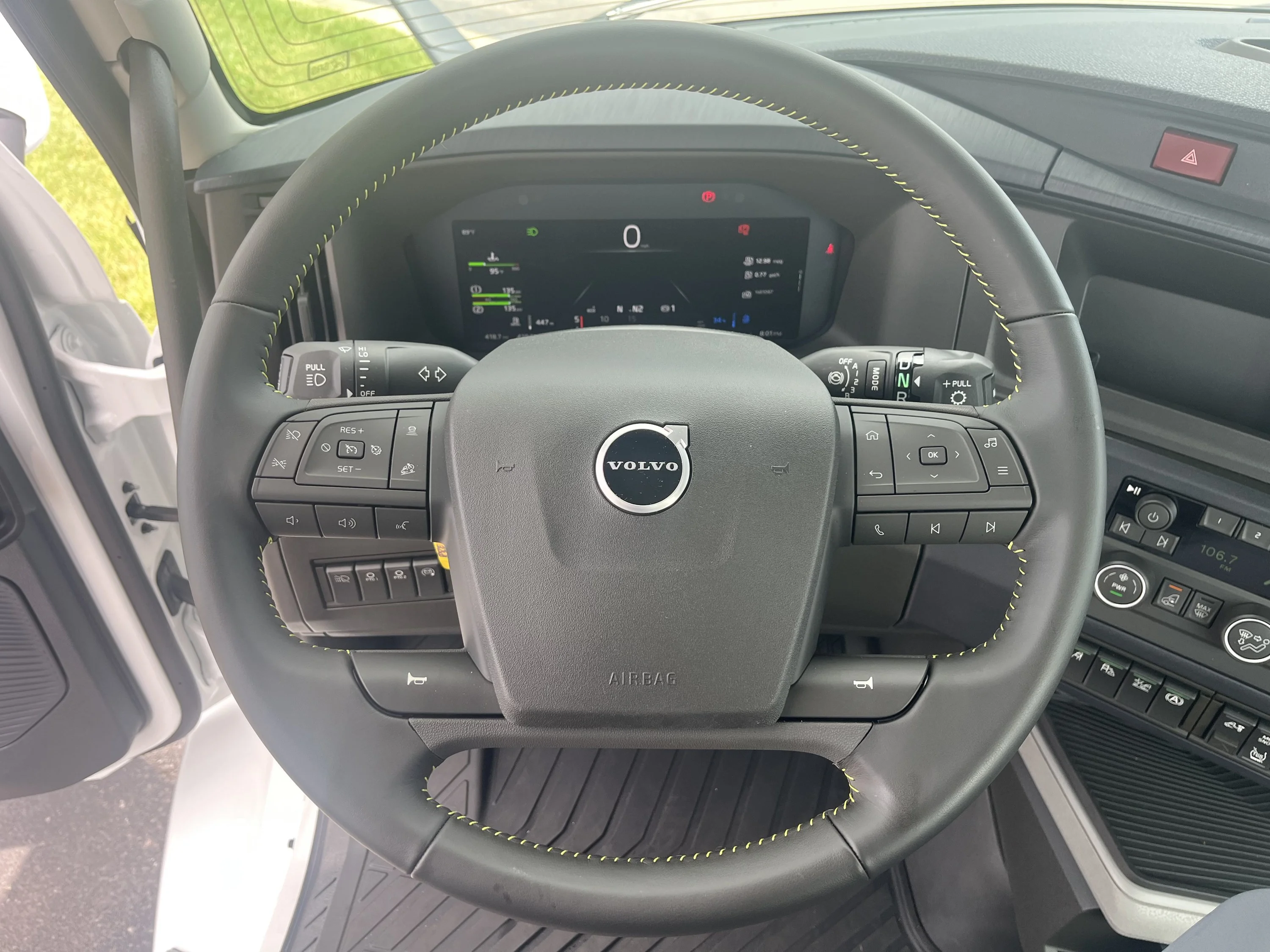 2027 Volvo VNR 640 in La Vergne — photo 10