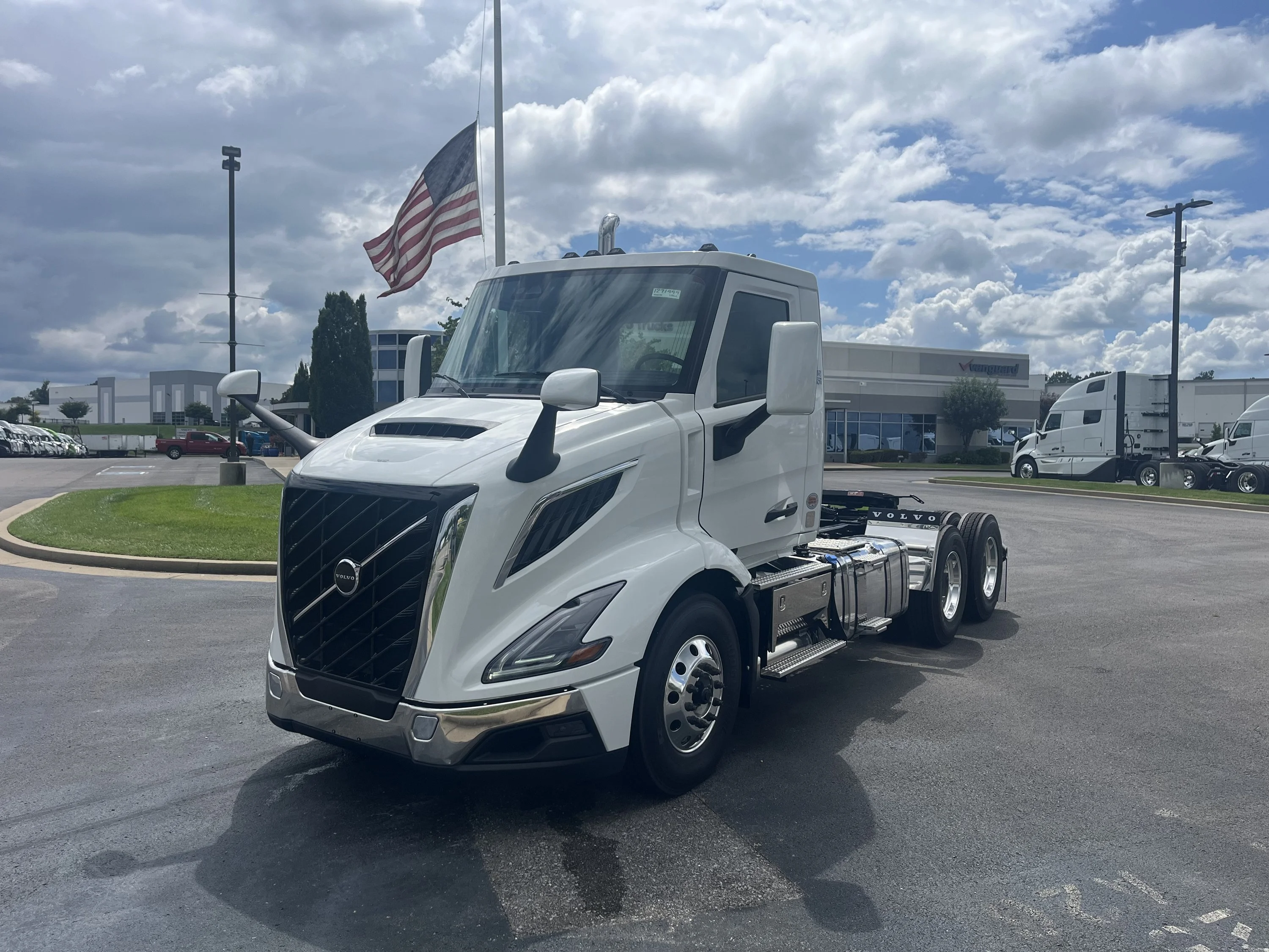 2027 Volvo VNR 640 in La Vergne — photo 7