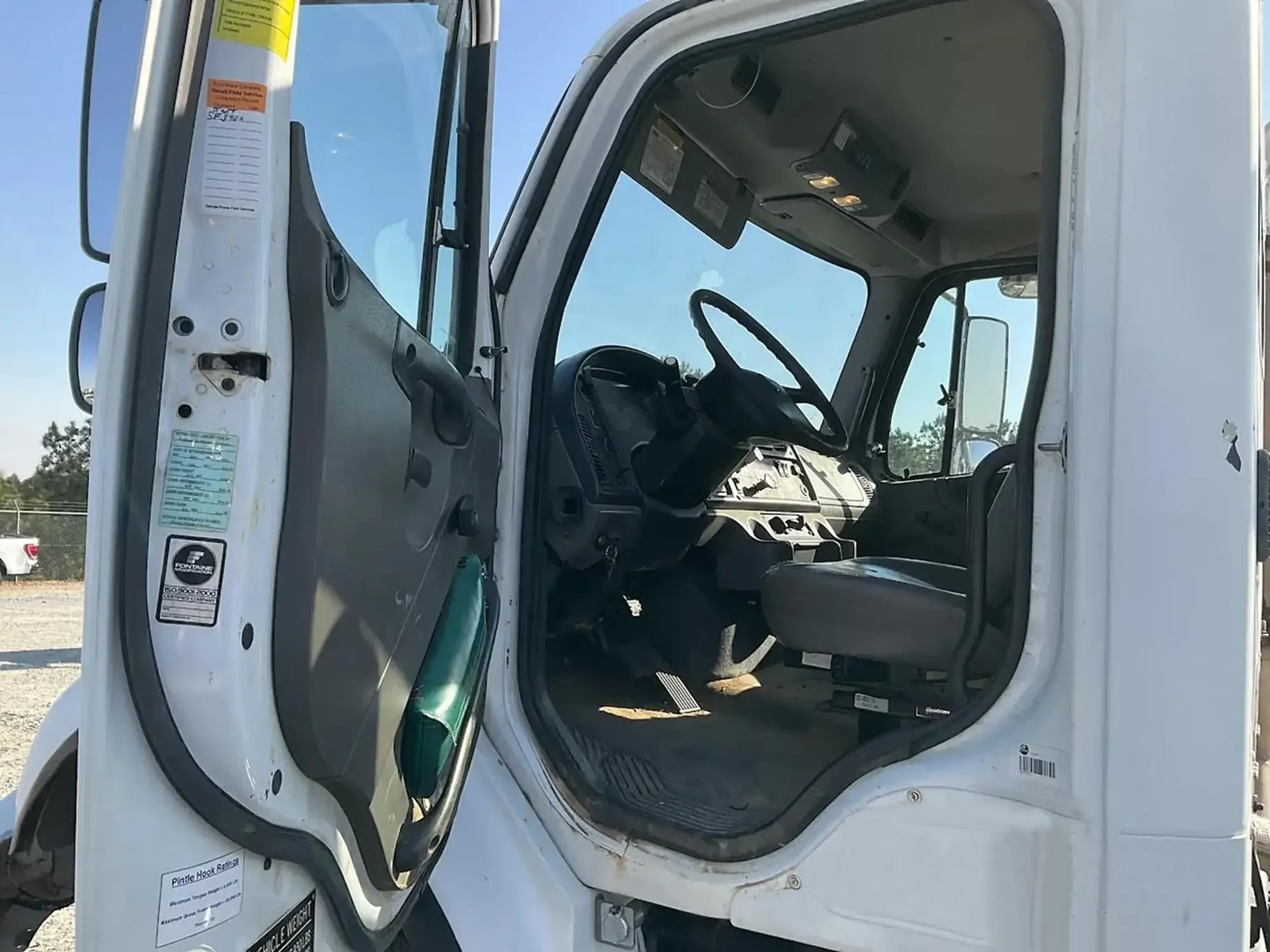 2008 Freightliner M2 106 - image 5