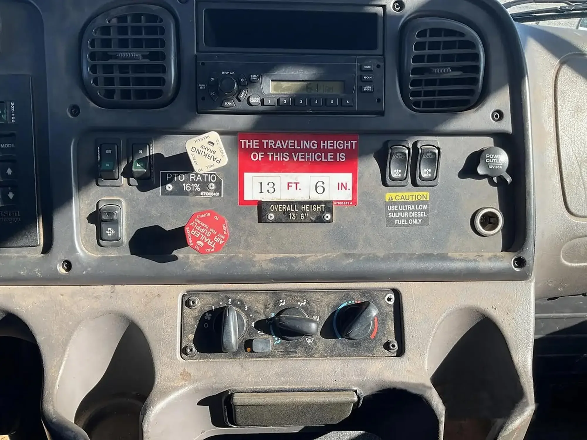 2008 Freightliner M2 106 - image 9