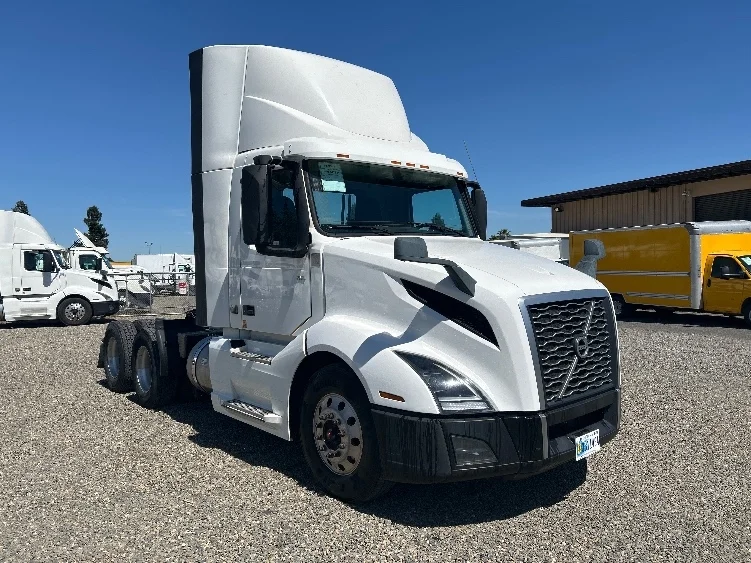 2019 Volvo VNL 300 in West Sacramento, CA
