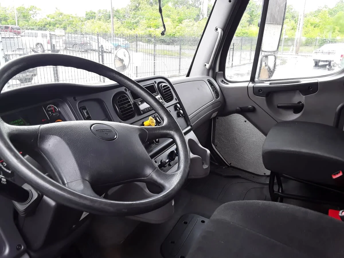 2019 Freightliner M2 106 in Kansas City, MO — photo 7