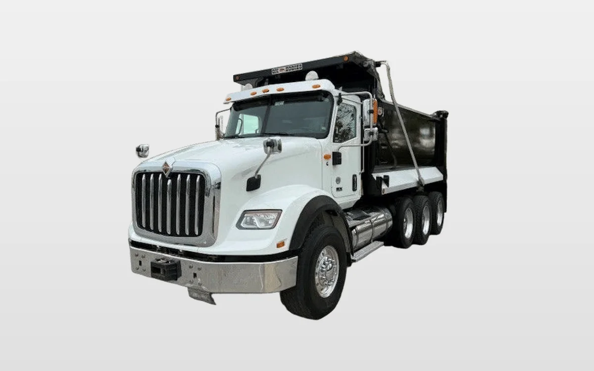 2021 International HX - image 1