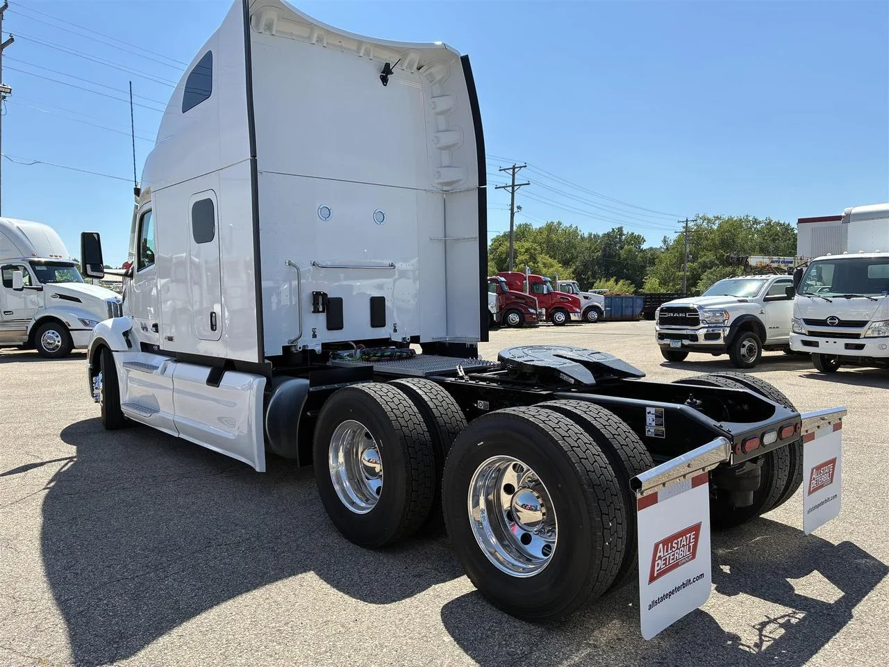 2027 Peterbilt 579 in South St. Paul, MN — photo 2