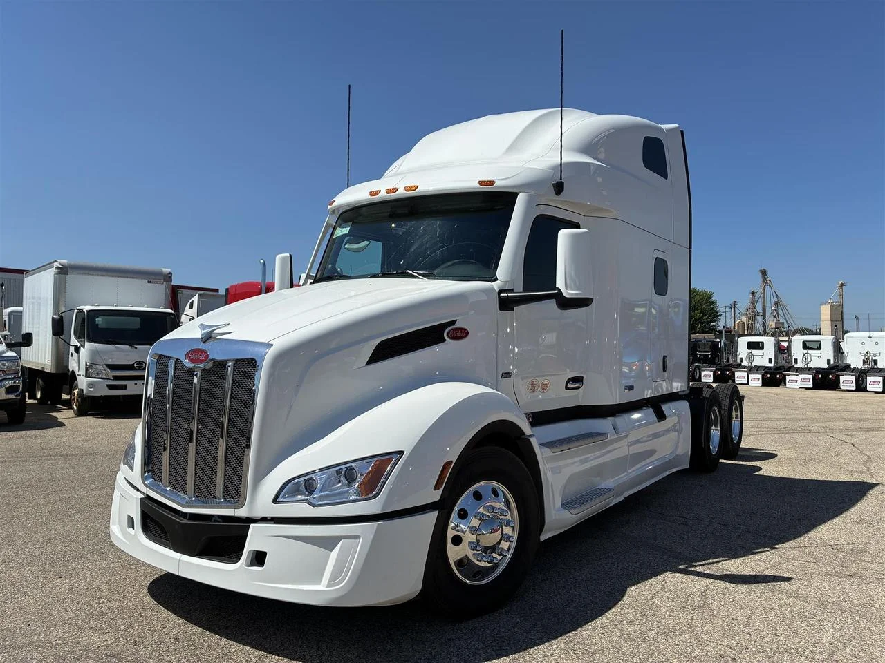 2027 Peterbilt 579 in South St. Paul, MN — photo 12