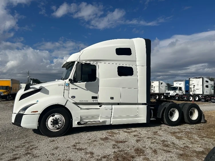 2023 Volvo VNL 760 - image 4