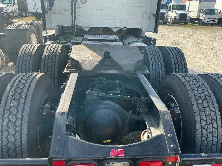 2023 Volvo VNL 760 - image 6