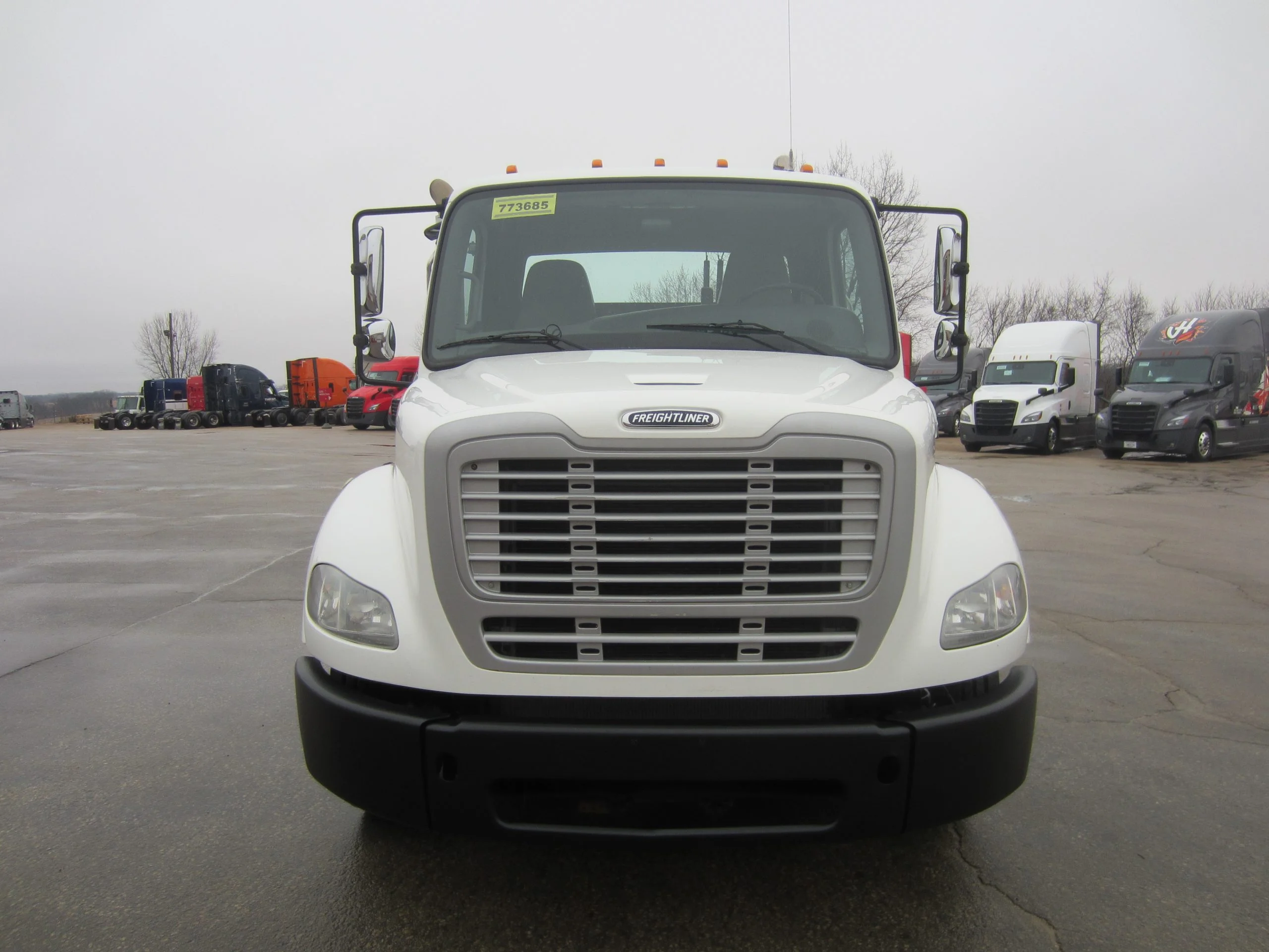 2018 Freightliner M2 112 - image 4