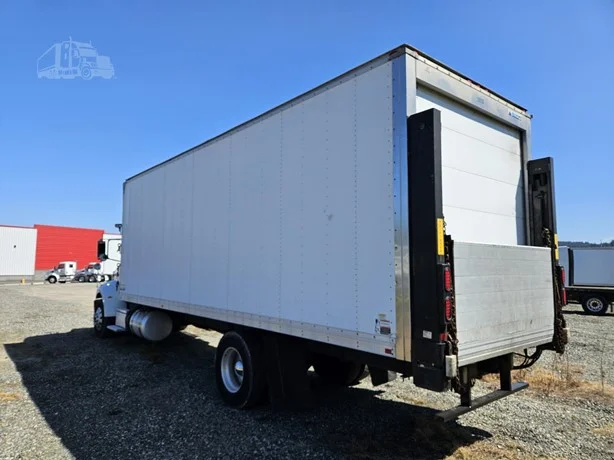 2017 PETERBILT 337 - image 3