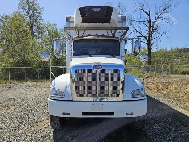 2017 PETERBILT 337 - image 8