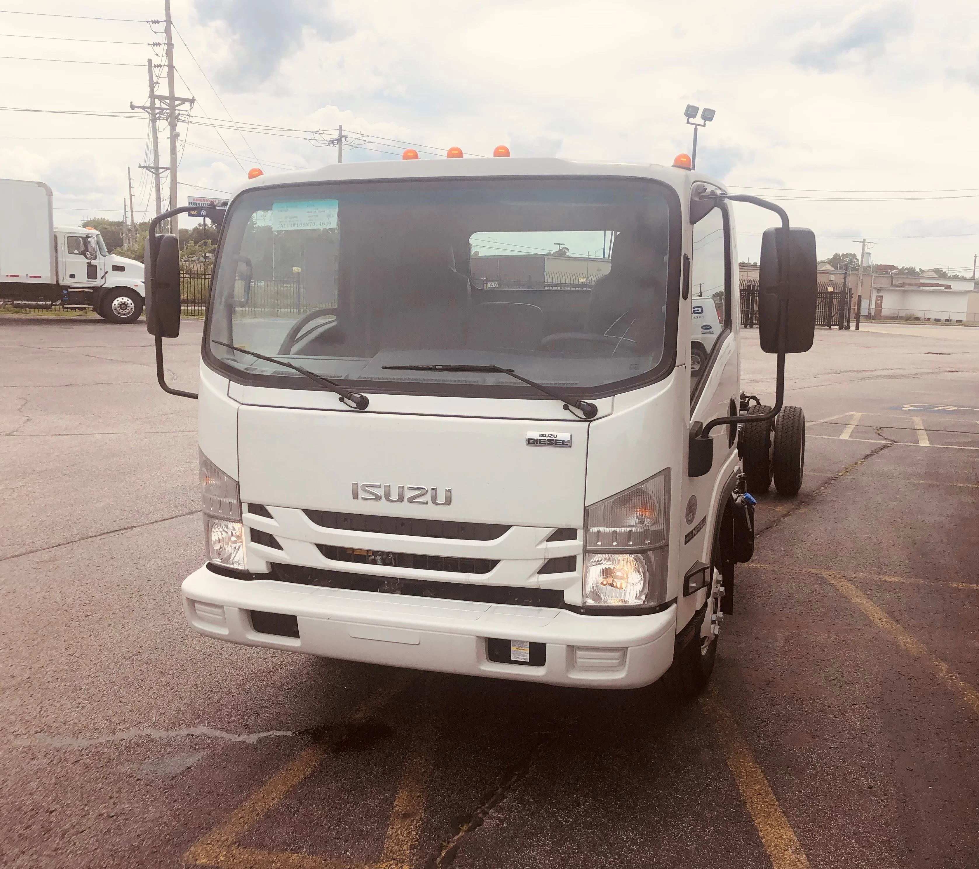 2024 Isuzu NPR - image 2