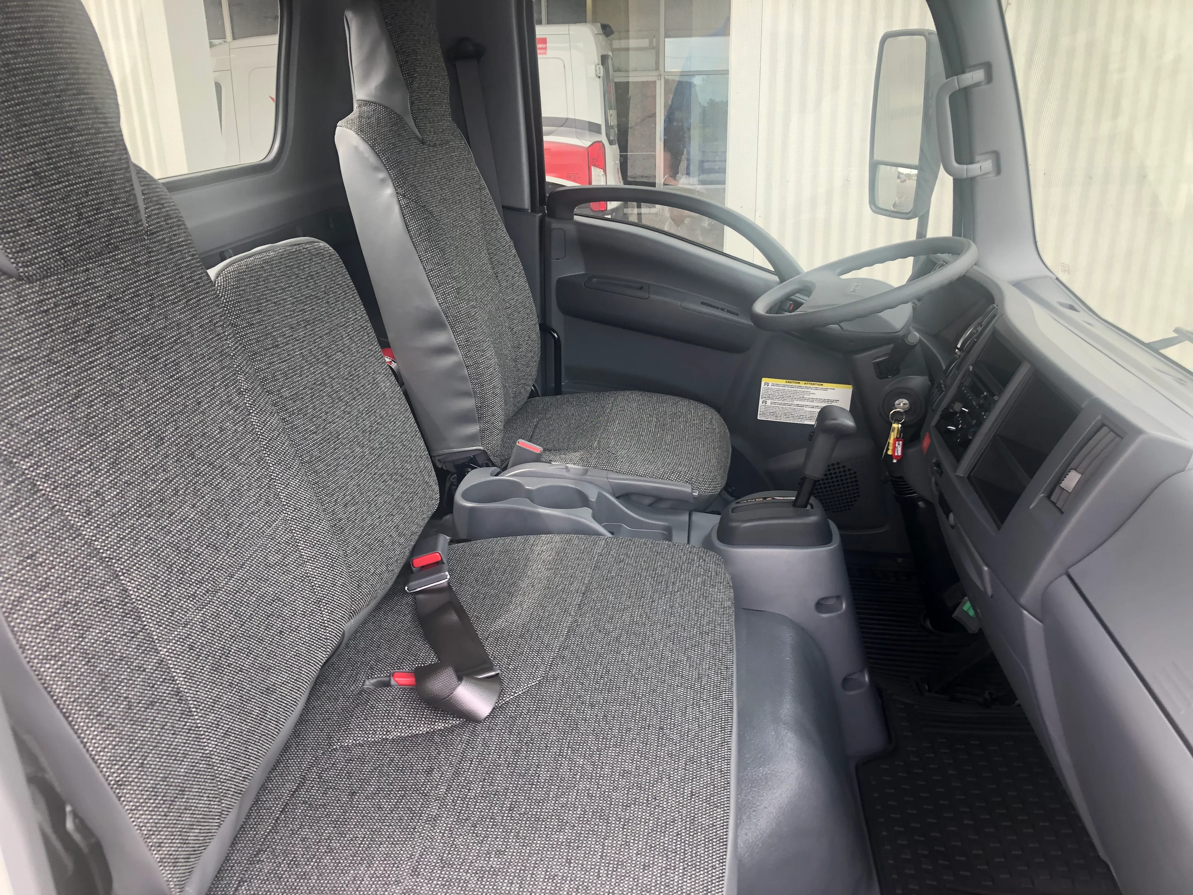 2024 Isuzu NPR - image 5