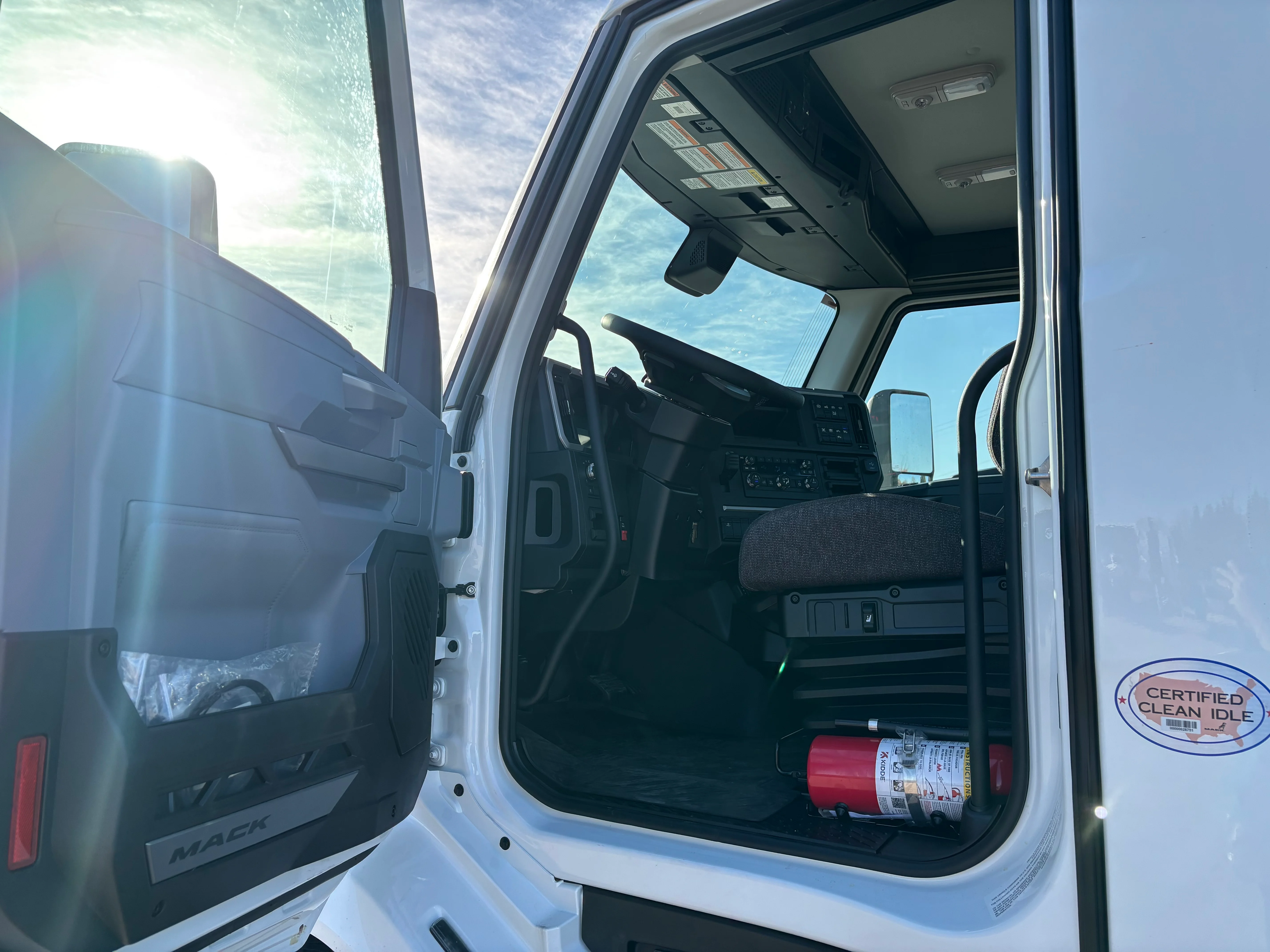 2027 Mack Anthem in Dallas I-20, TX — photo 13