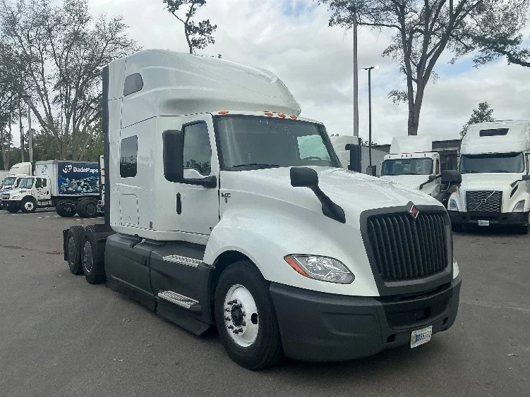 2023 International LT in Jacksonville, FL